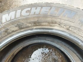 Prodám 2ks zimních pneu Michelin 215/65/17 - 3