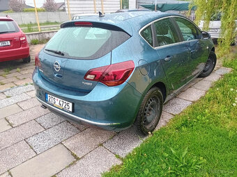 Opel Astra J Facelift 1.4 ( A14NET ) 103kW r.2014 modrá - 3
