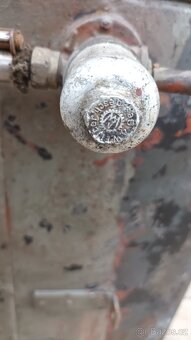 Motor, nádrž, náprava + další díly Adler Triumph - 3