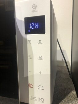 Větší Mikrovlnka LG MS23necbw invertor - 3