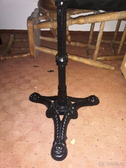 Stolek kovová noha + kulatá deska mramor - 3