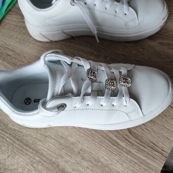 Krásné bílé tenisky jako N.O.V.É. vel. 39 - 3