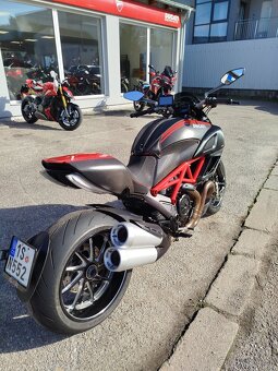 Ducati Diavel Carbon Red, ČR, DESMO, NAVIGACE, LADĚNÝ VÝFUK - 3