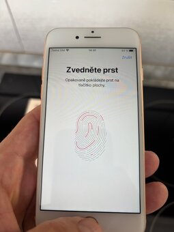 iPhone 8 256 gb zlatý - 3