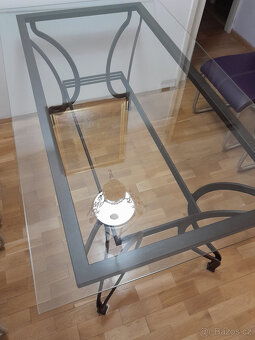 Jídelní stůl kovový - 3