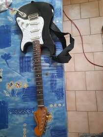 Elekticka kytara Squier stratocaster - 3