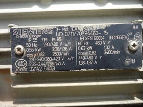 Prodám elektromotor s převodovkou a podávacím šnekem - 3