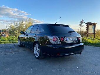Lexus IS200 SportCross - 3
