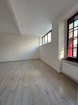 NOVĚ ZREKONSTRUOVANÝ BYT 2+kk (57,4 M2) NA NÁMĚSTÍ VE CHVALŠ - 3