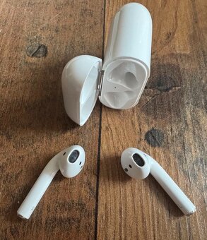Apple Airpods (2 generace) 2019 - 3