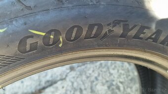 PRODÁM 2 LETNÍ PNEU GOODYEAR 225/45/18, CENA JE ZA 2 KUSY PN - 3