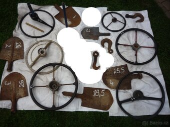Prodám staré volanty, plechové schránky na nářadí do veterán - 3