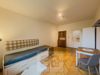 Vybavený byt 1+kk ve Vršovicích s výhledem do vnitrobloku - 3