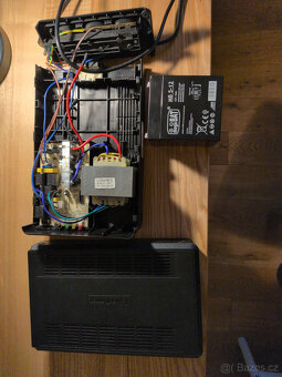 Záložní zdroj CyberPower UT650EG - 3