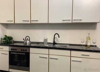 Světlá moderní kuchyně CALLY - 3