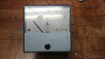 Diody, triaky, spínače, ampérmetry, ledky, odpory. - 3