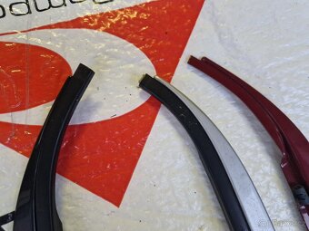 BMW e30 lišty kolem oken - 3