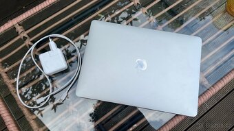 Apple MacBook Air M1 S PŘÍSLUŠENSTVÍM - 3