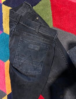 WRANGLER  PÁNSKÉ KRÁSNÉ SLIM DŽÍNY L - 3