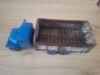 PRAGA V3S AGRO ROZMETADLO 1:43 PATINA - 3