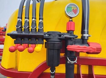 Postřikovač na traktor Strumyk - 3