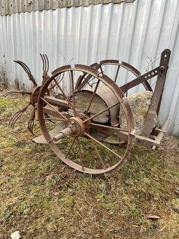 Staré zemědělské stroje - 3