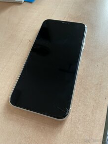 iPhone 11 a tvrzená skla - 3