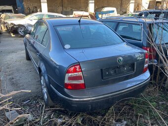 ŠKODA SUPERB 2.0Tdi-2008 POTKANÝ MOTOR-NEPOJÍZDNÉ - 3