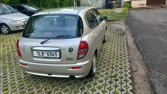 Daihatsu Sirion - 3
