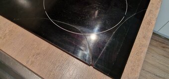 Indukční deska (lehce prasklá, ale funkční) - 3