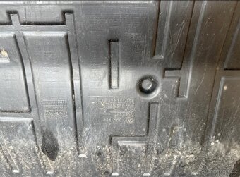 Spodní kryt motoru VW Passat B6 3C0825237 - 3