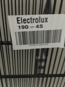 Lednička Electrolux s mrazákem, 1 měsíc zapojená, jak nová - 3