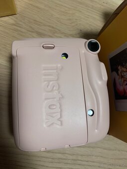 Fujifilm Instax Mini 11 pink + accessory kit + 15 snímků - 3