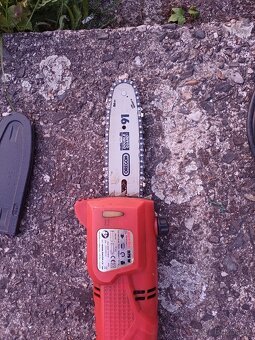 Elektrická teleskopická řetězová pila ( na prořezávání větví - 3
