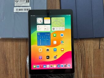 iPad 8 + 3 obaly + nabíječka - zánovní - 3