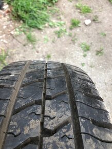 Pirelli 205/70 r15 C - 3