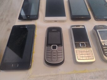Mobilní TELEFONY 11ks - 3