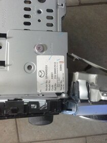 Radio,ovladani klima,stredovy panel na Mazda 6 rok 2004-08 - 3