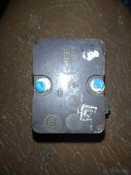 Starý vypínač/kontrolka - 3