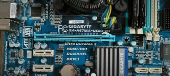 Gigabite GA -H67MA-USB3-B3 - 3