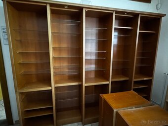 Kvalitní nábytek z uzavřené lékárny - 3