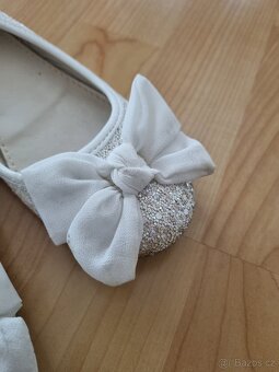 Dívčí balerínky Baťa - bílé s mašlí - vel. 32 - 3