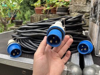 400V 32A rozvaděč v case + 3x prodlužka 20m - 3