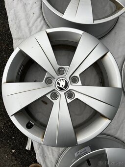 Kola Škoda Superb Triton R17 - 3