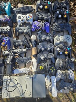 Konzole a ovladače na náhradní díly..playstation - 3