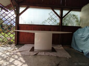 Velký bílý stůl na jedné noze - 3