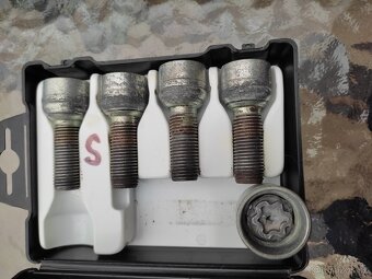 Prodám Sicustar 2 Sady bezpečnostních šroubů pro MB Sprinter - 3