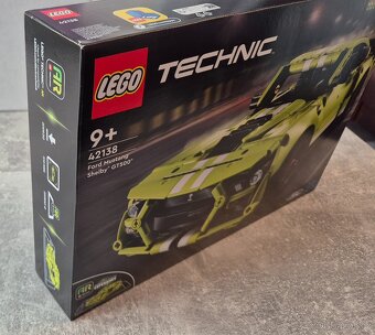 Lego Technic Ford Mustang Shelby GT500 (42138) - 3