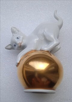 Porcelánová soška kočka na zlaté kouli, Rosenthal - 3