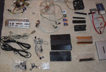 CPU PC kabely, chladiče, DVD mech., záslepky, spojmat, atd. - 3